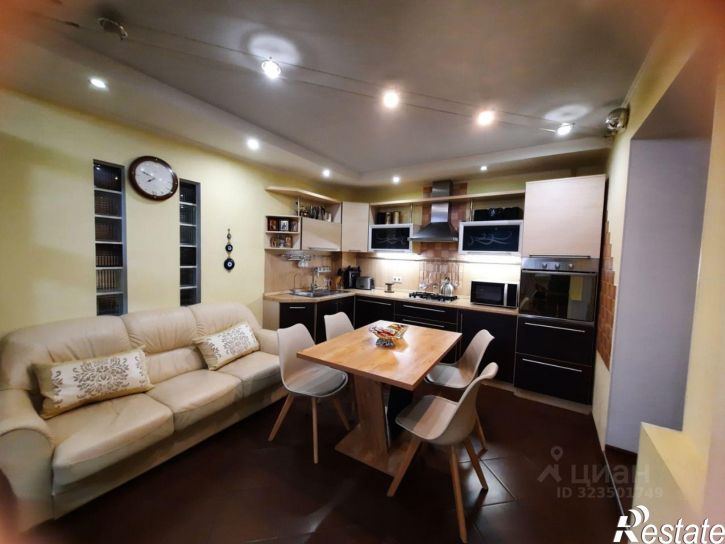 4-комн квартира улица Юлиуса Фучика, 82,  д. 82