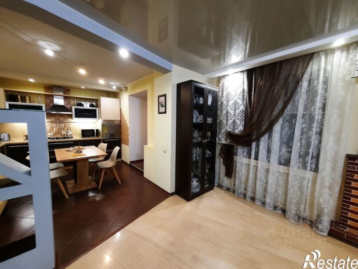 4-комн квартира улица Юлиуса Фучика, 82,  д. 82