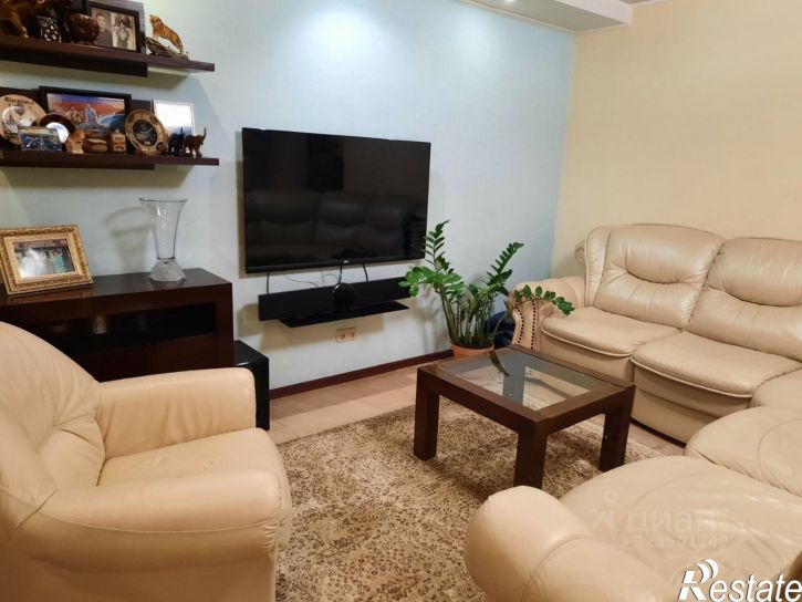 4-комн квартира улица Юлиуса Фучика, 82,  д. 82