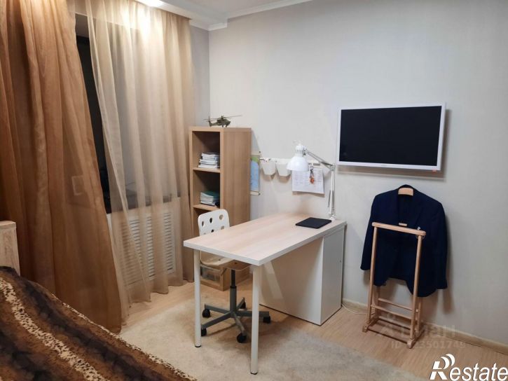 4-комн квартира улица Юлиуса Фучика, 82,  д. 82