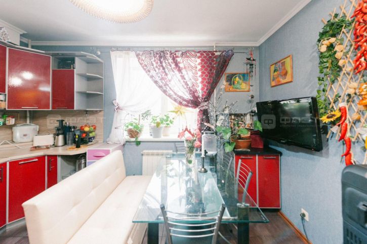 3-комн квартира ул. Азинская 2-я, дом 3б