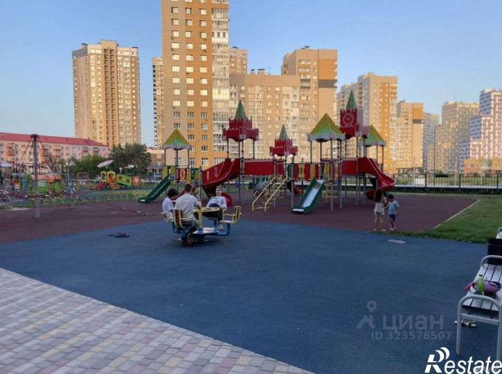 3-комн квартира улица Павлюхина, 108Б,  д. 108Б