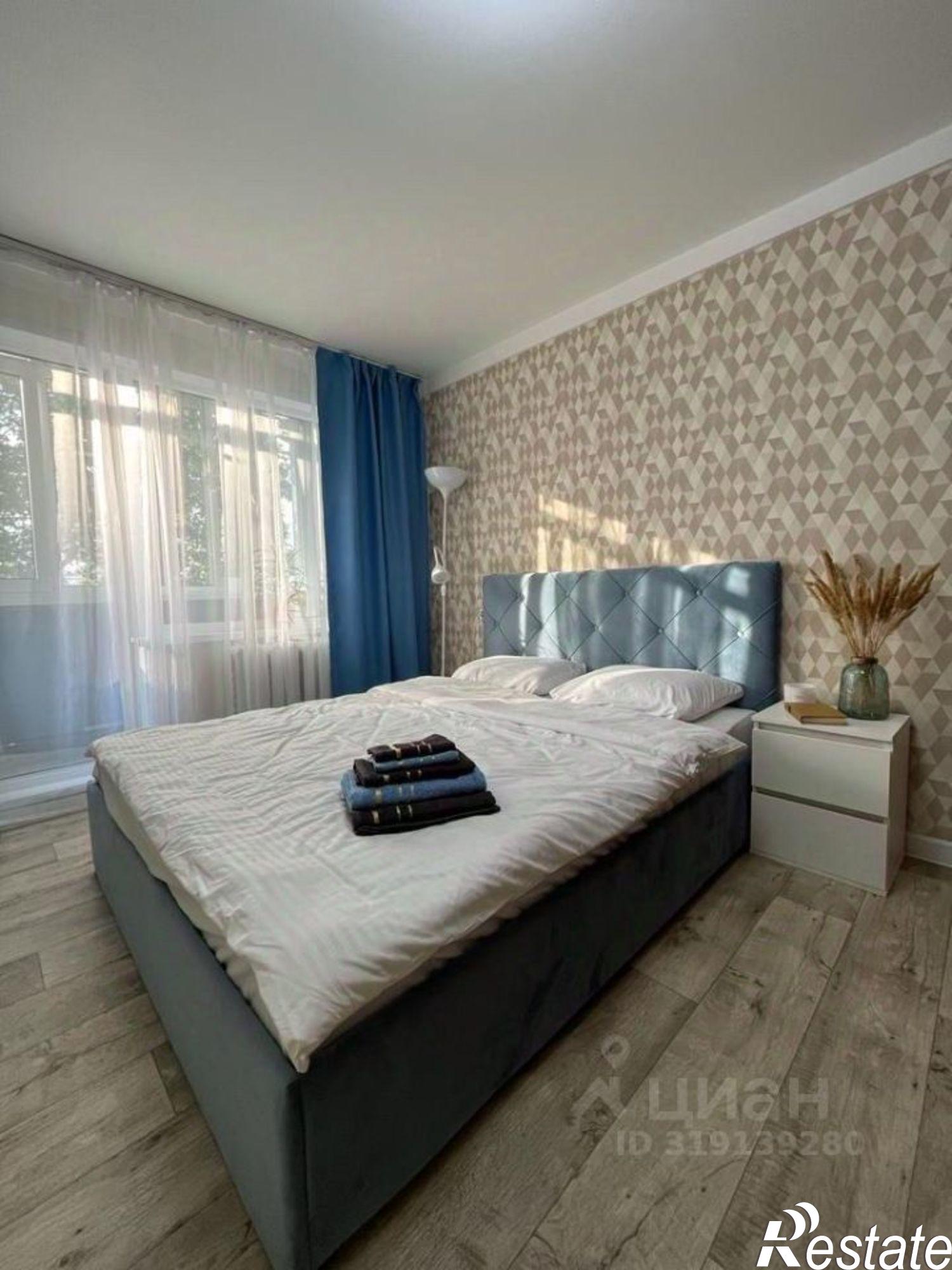 Сдать квартиру за 30 000 рублей на улица Комарова, 10