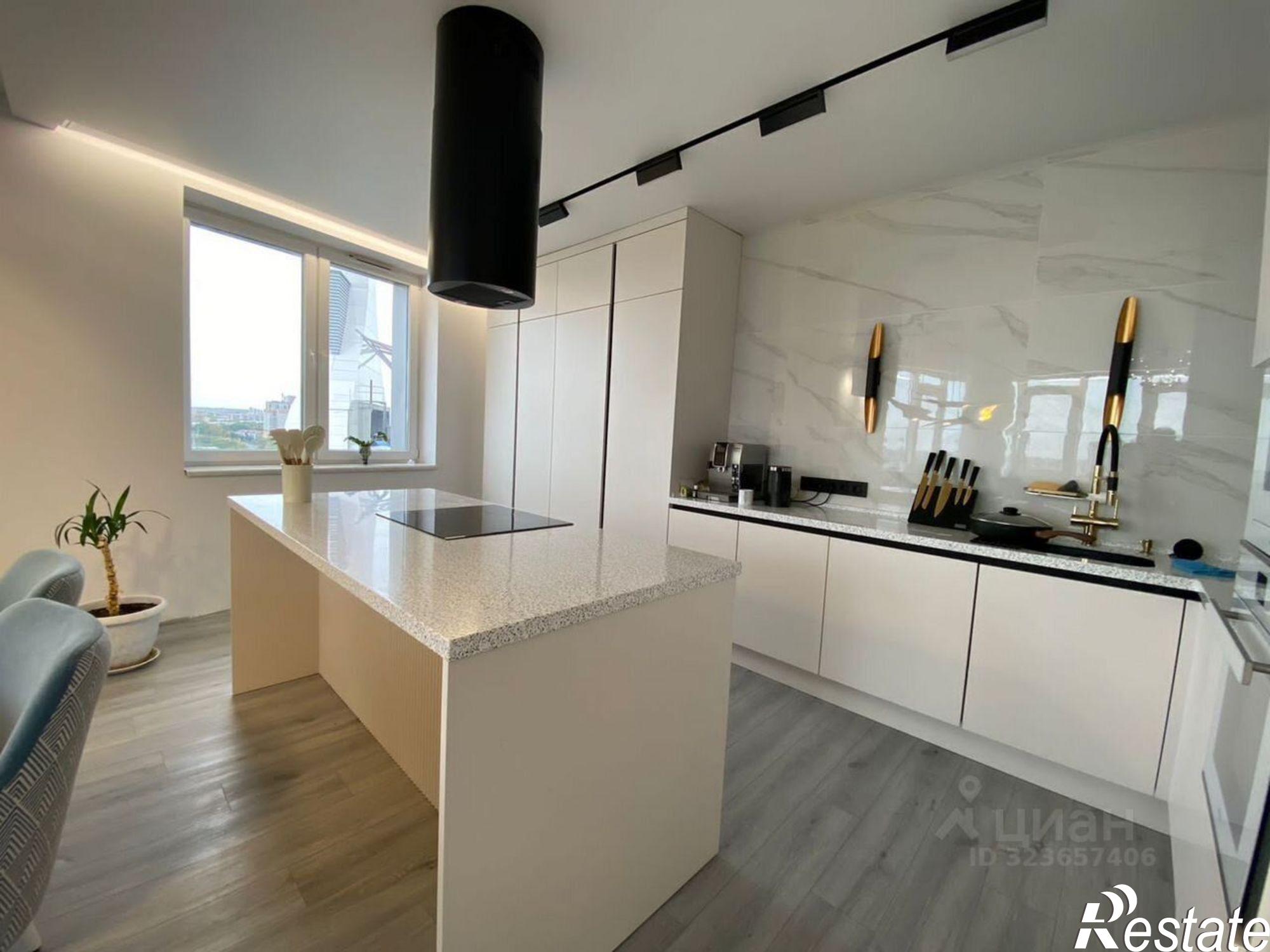 Сдать квартиру за 130 000 рублей на ул Оренбургский Тракт, 8Д