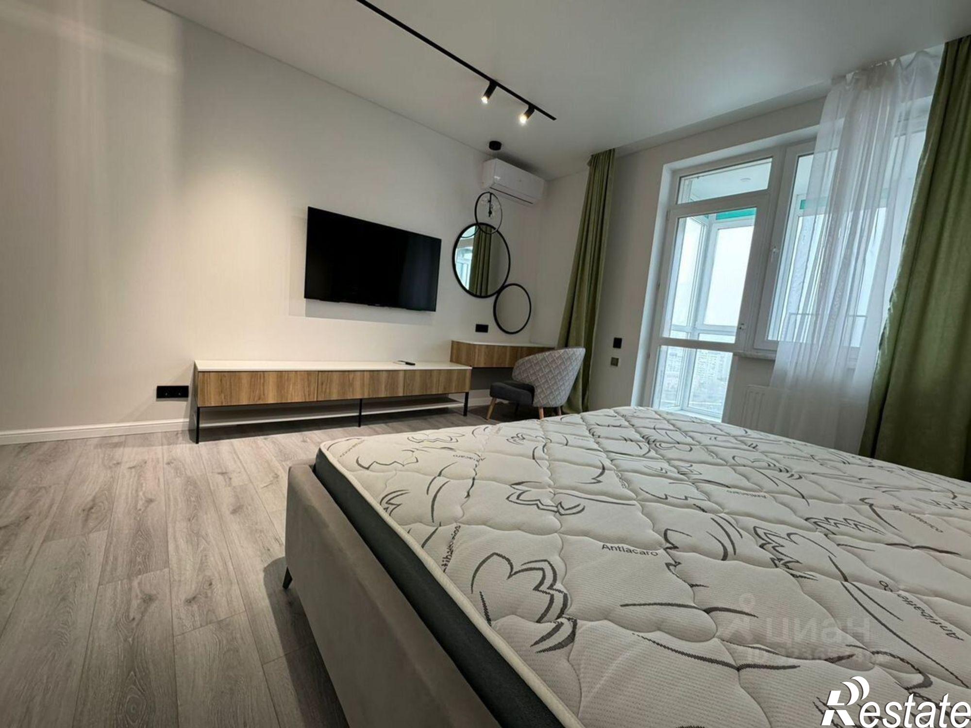 Сдать квартиру за 130 000 рублей на ул Оренбургский Тракт, 8Д