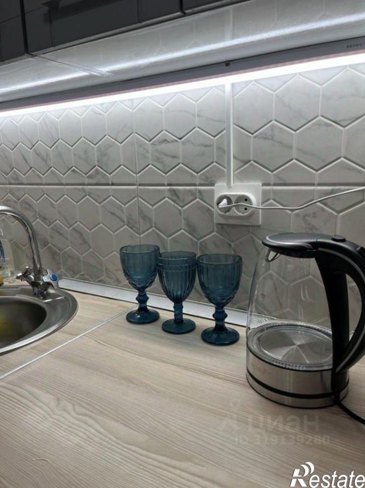 1-комн квартира улица Комарова, 10,  д. 10