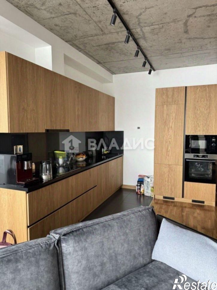 3-комн квартира проспект Альберта Камалеева, 1,  д. 1