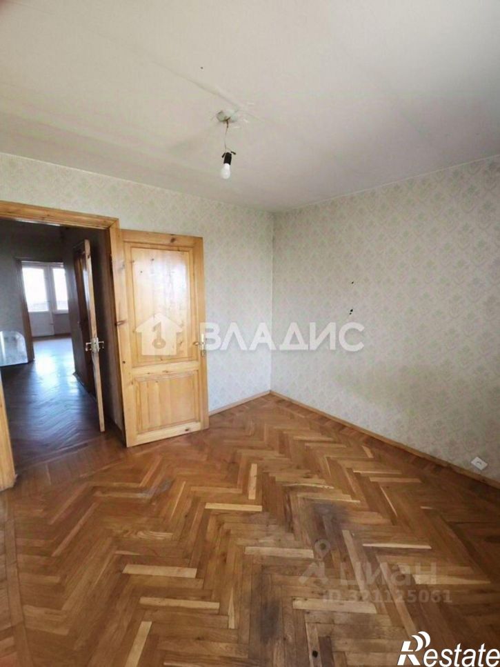 4-комн квартира улица Юлиуса Фучика, 94,  д. 94