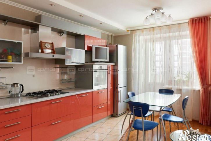 4-комн квартира улица Адоратского, 66А,  д. 66А