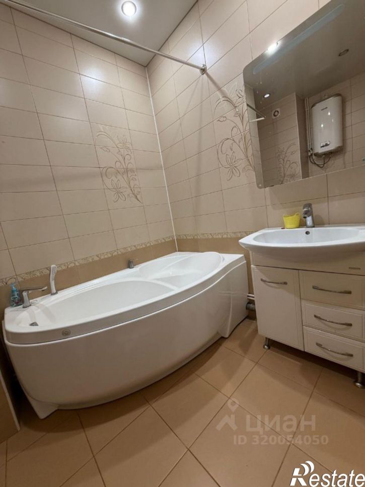 2-комн квартира улица Адоратского, 1А,  д. 1А