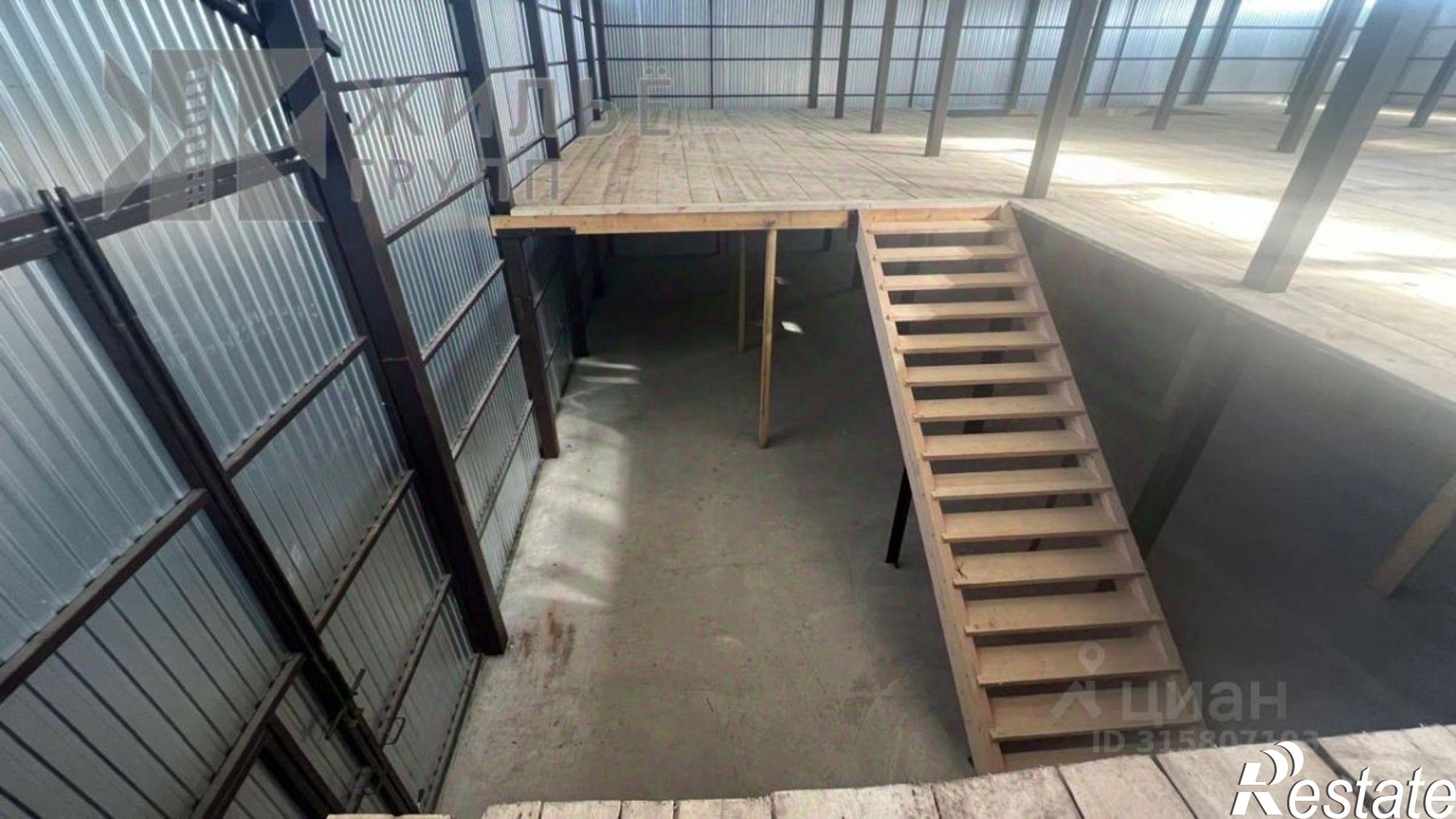 Сдать складское помещение за 350 000 рублей на ул Липатова, 33