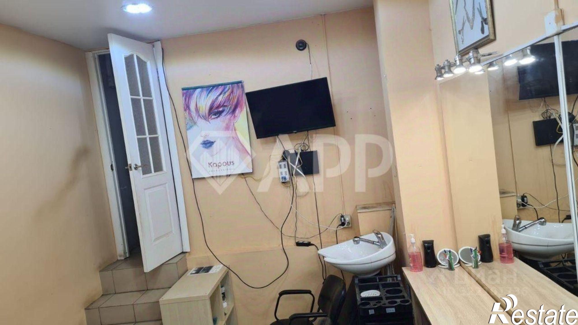 Купить помещение свободного назначения за 3 962 260 рублей на ул Адоратского, 42