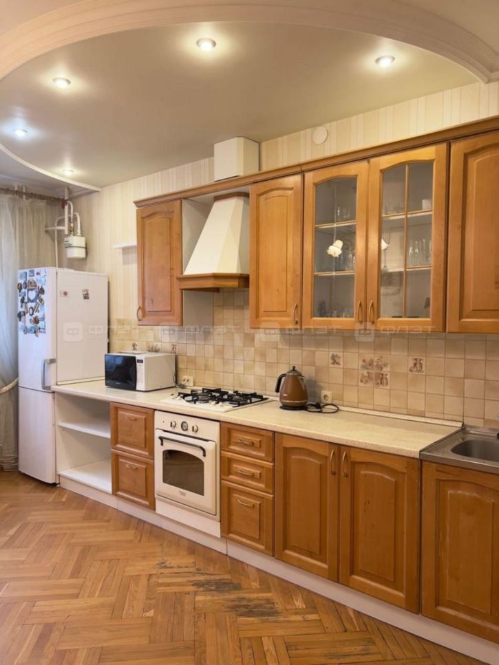 3-комн квартира ул. Адоратского, дом 17