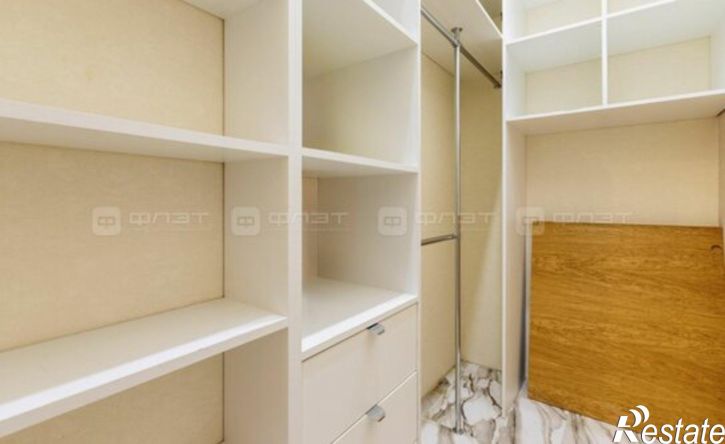 3-комн квартира ул Столярова, 19,  д. 19