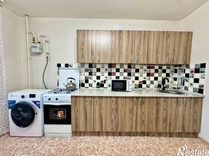 2-комн квартира улица Максимова, 1Б,  д. 1Б