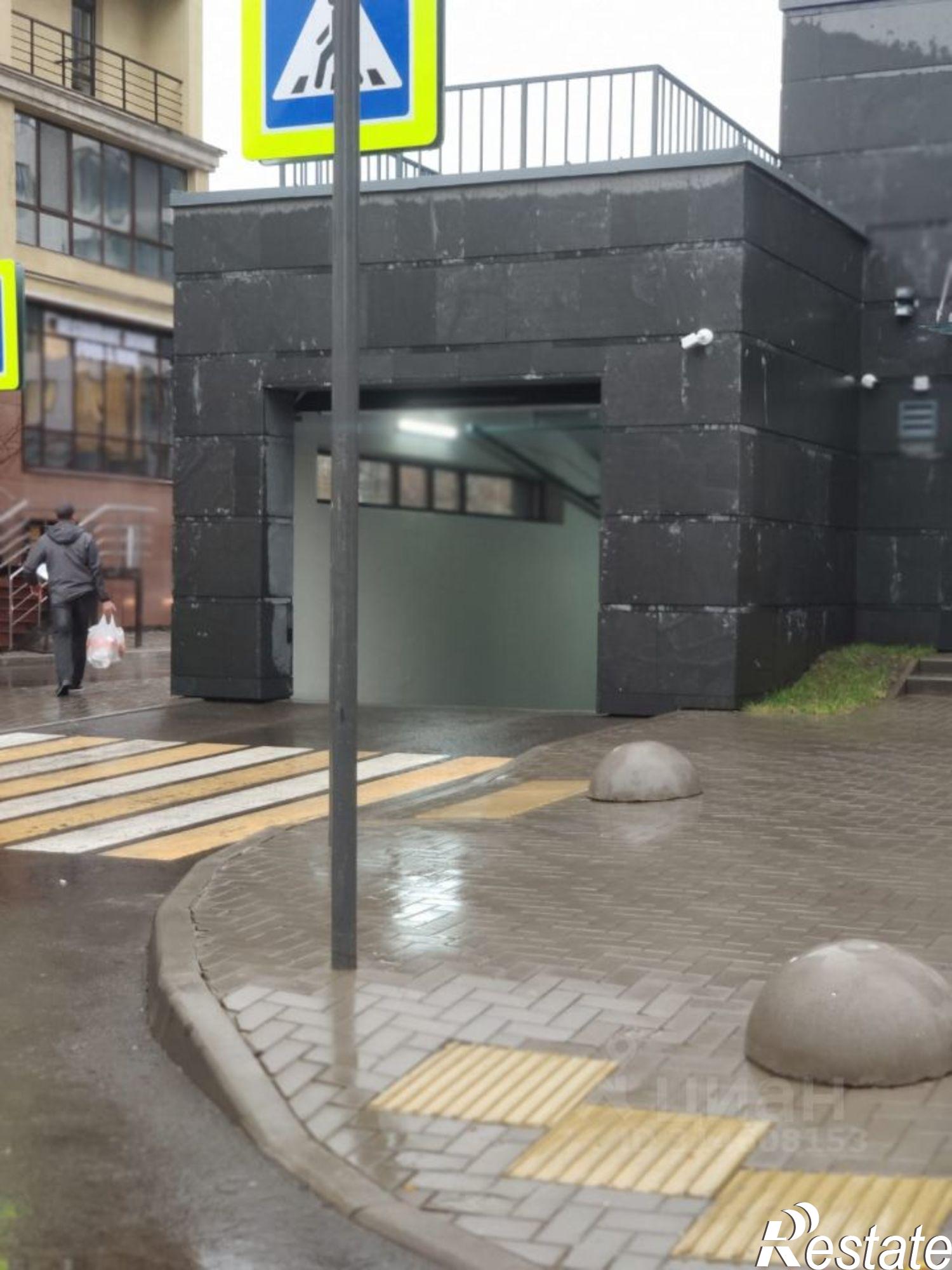 Сдать гараж, место в паркинге за 8 500 рублей на улица Шаляпина, 26