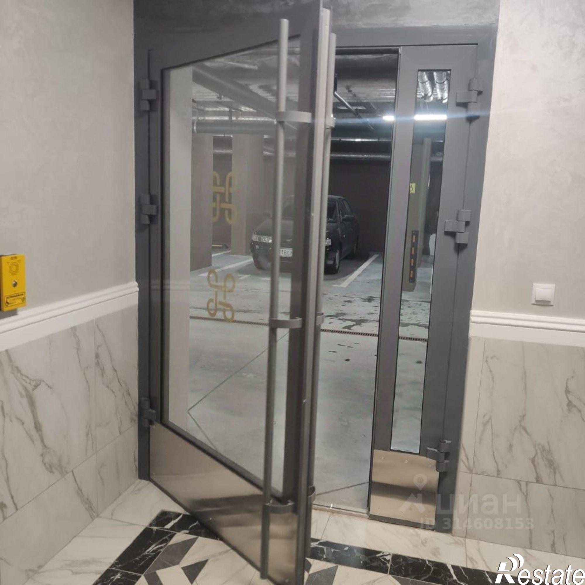 Сдать гараж, место в паркинге за 8 500 рублей на улица Шаляпина, 26