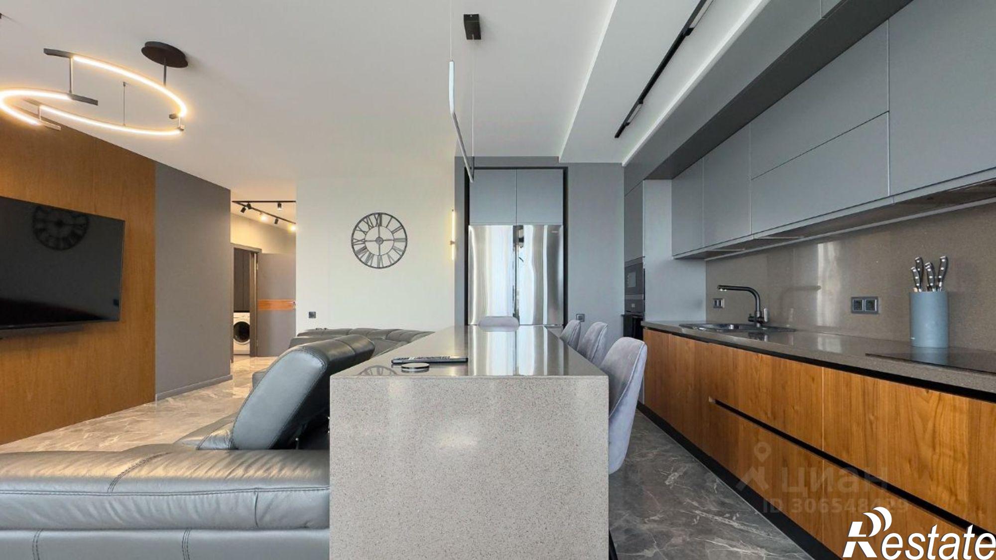 Сдать квартиру за 120 000 рублей на ул Короленко, 28Б