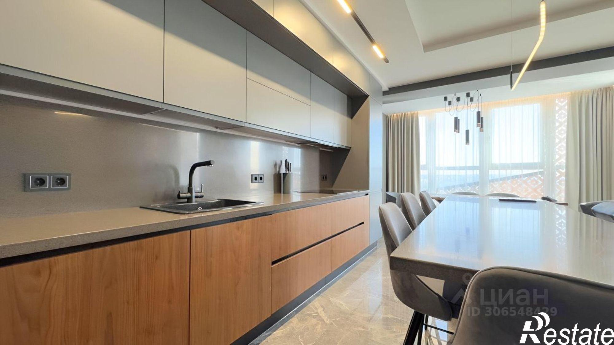 Сдать квартиру за 120 000 рублей на ул Короленко, 28Б