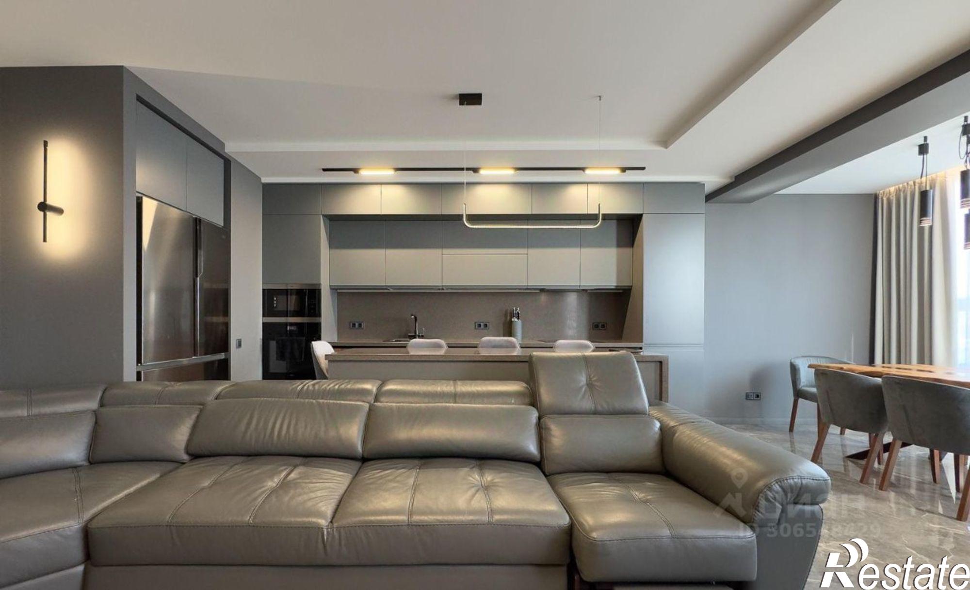 Сдать квартиру за 120 000 рублей на ул Короленко, 28Б