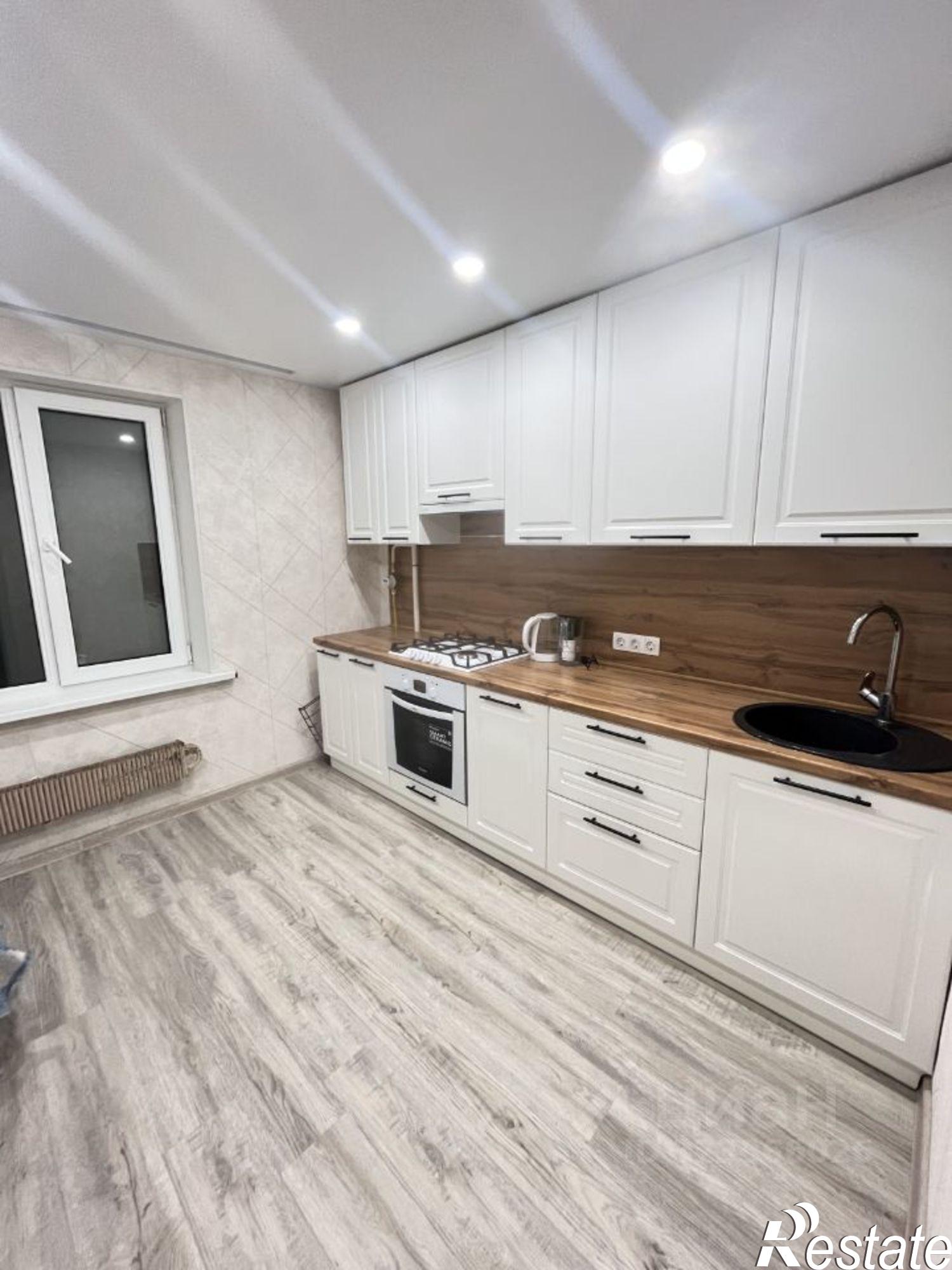 Сдать квартиру за 42 000 рублей на улица Юлиуса Фучика, 38