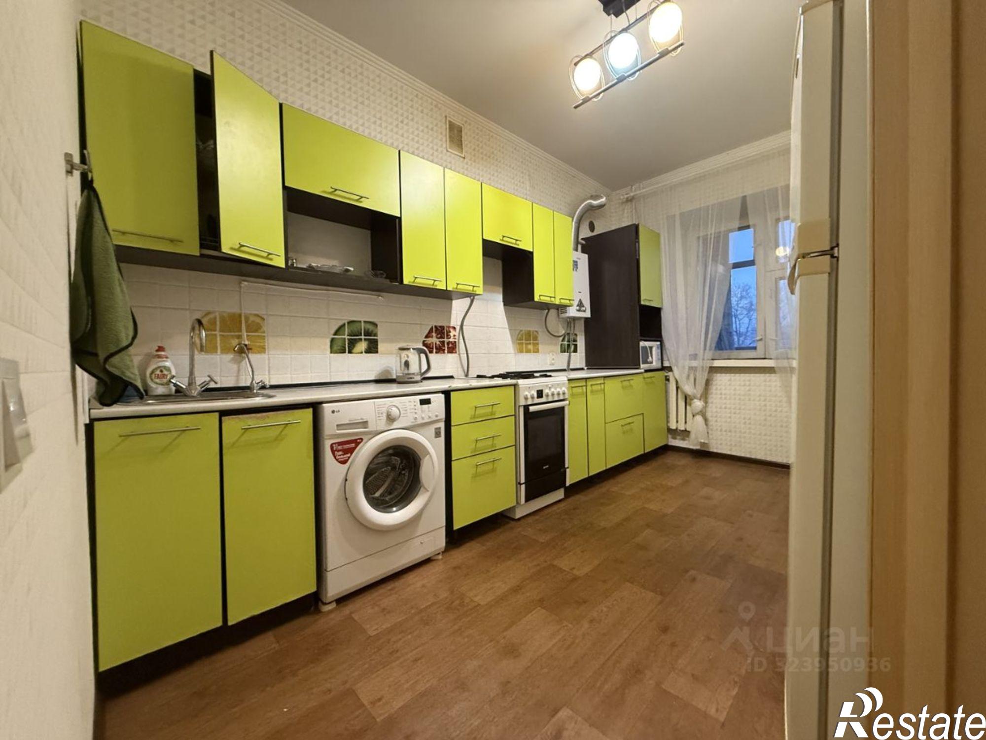 Сдать квартиру за 27 000 рублей на ул Максимова, 33