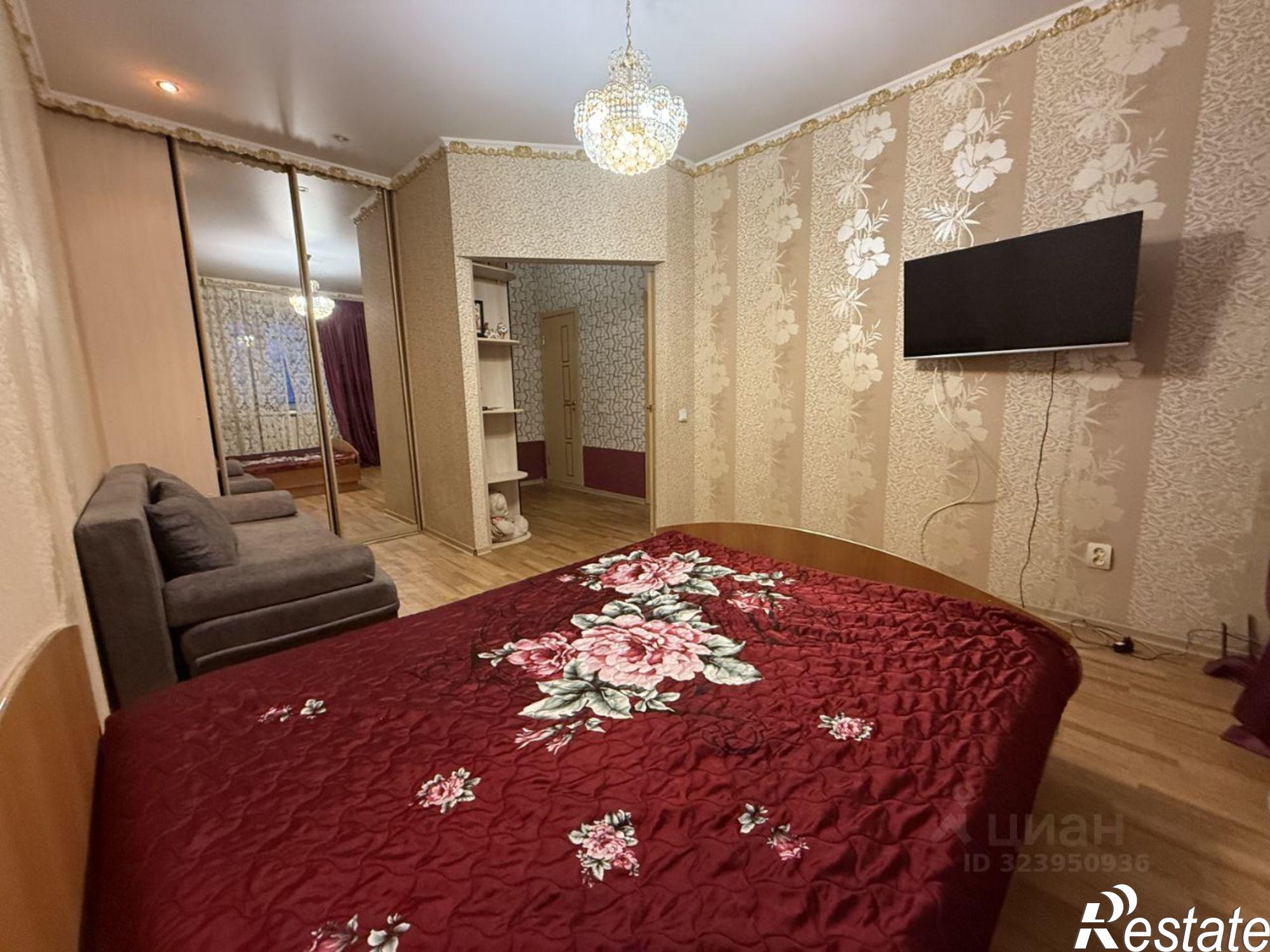 Сдать квартиру за 27 000 рублей на ул Максимова, 33