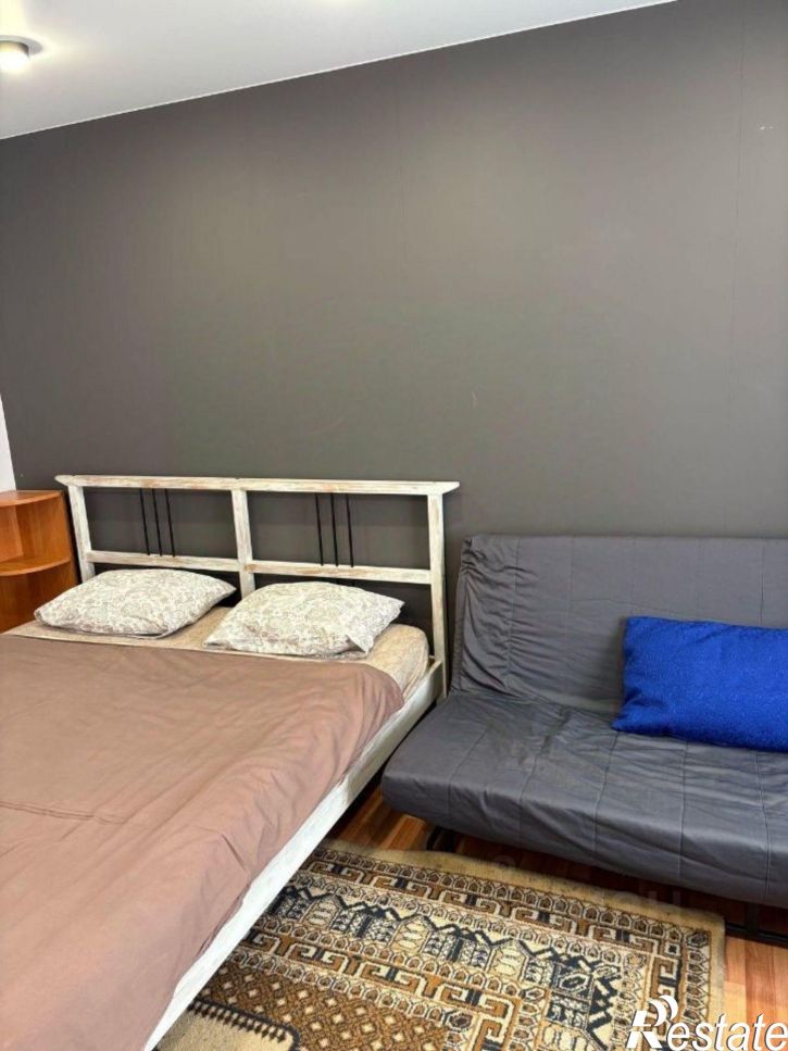 2-комн квартира пр-кт Победы, 160,  д. 160