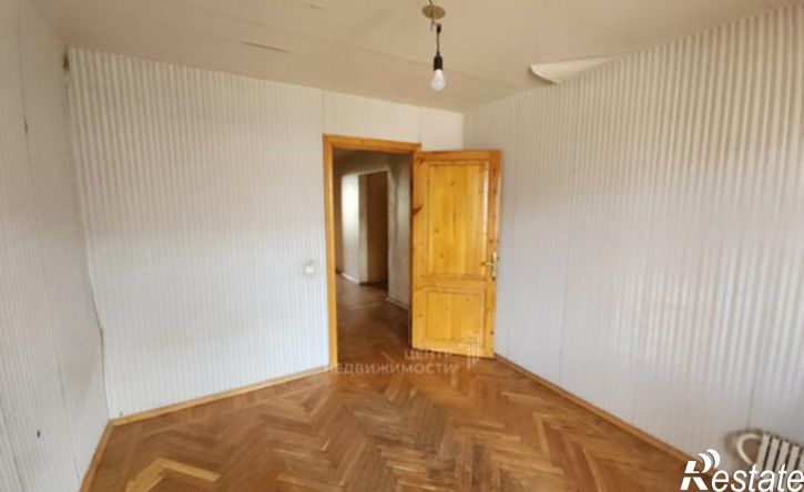 4-комн квартира улица Юлиуса Фучика, 94,  д. 94