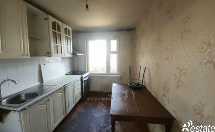 4-комн квартира улица Юлиуса Фучика, 94,  д. 94