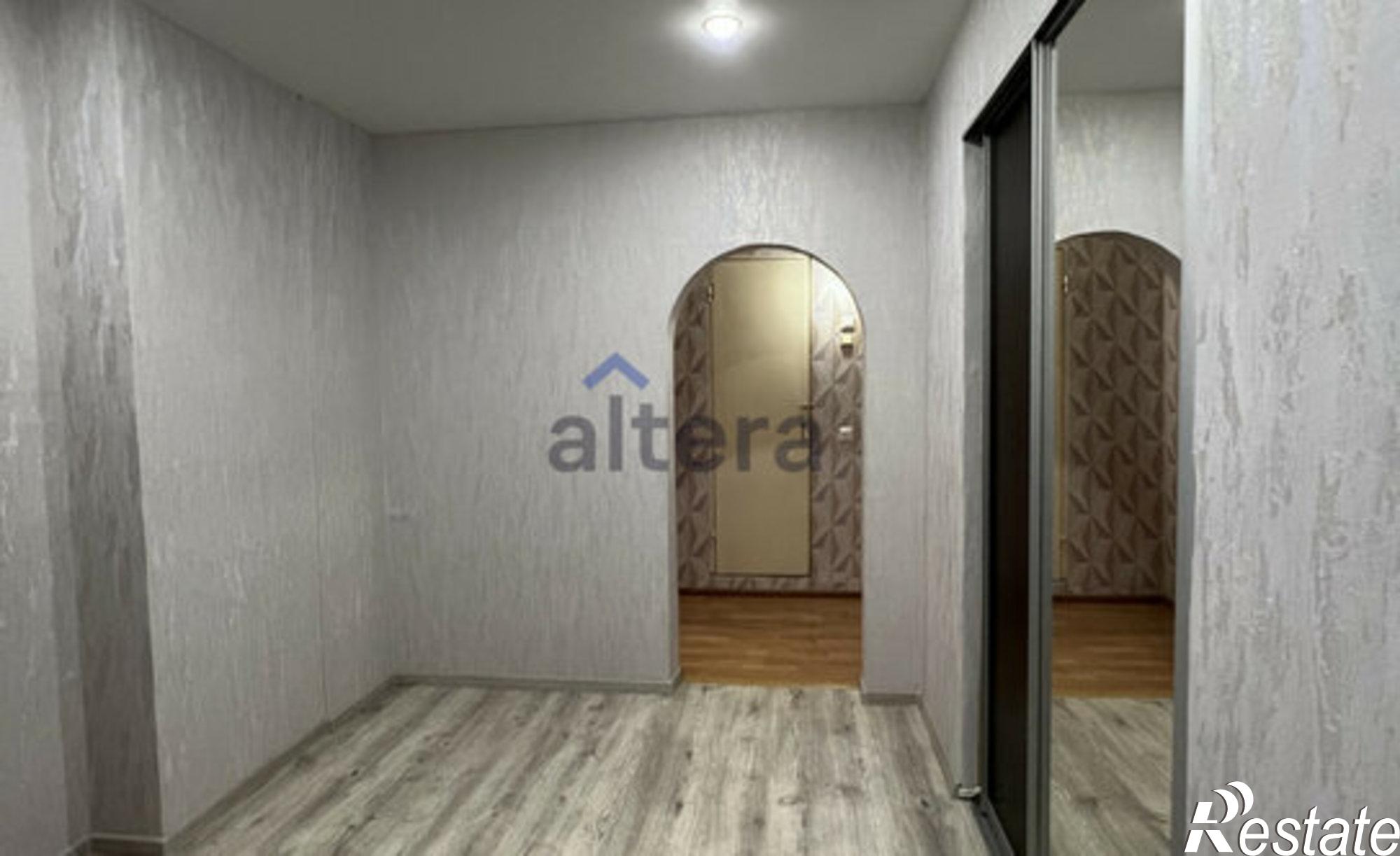 Купить квартиру за 10 000 000 рублей на улица Закиева, 41