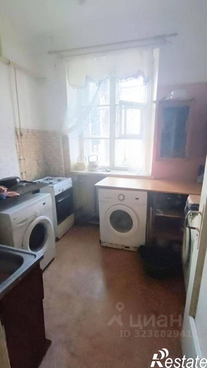 Комната Тополевая улица, 12,  д. 12