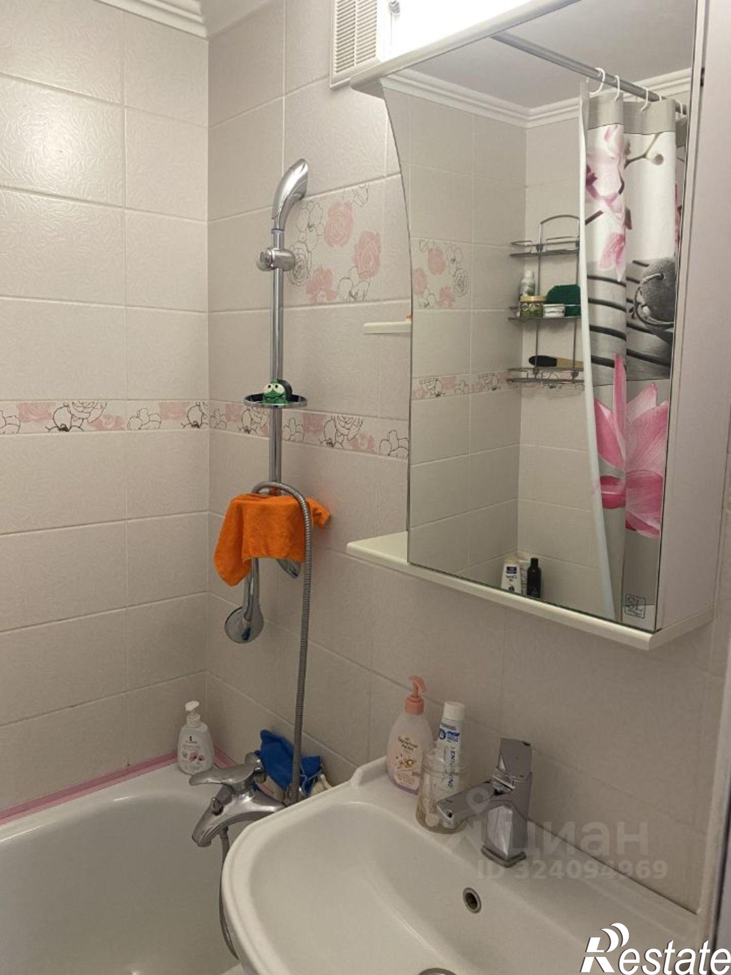 Сдать комнату за 32 000 рублей на улица Юлиуса Фучика, 96