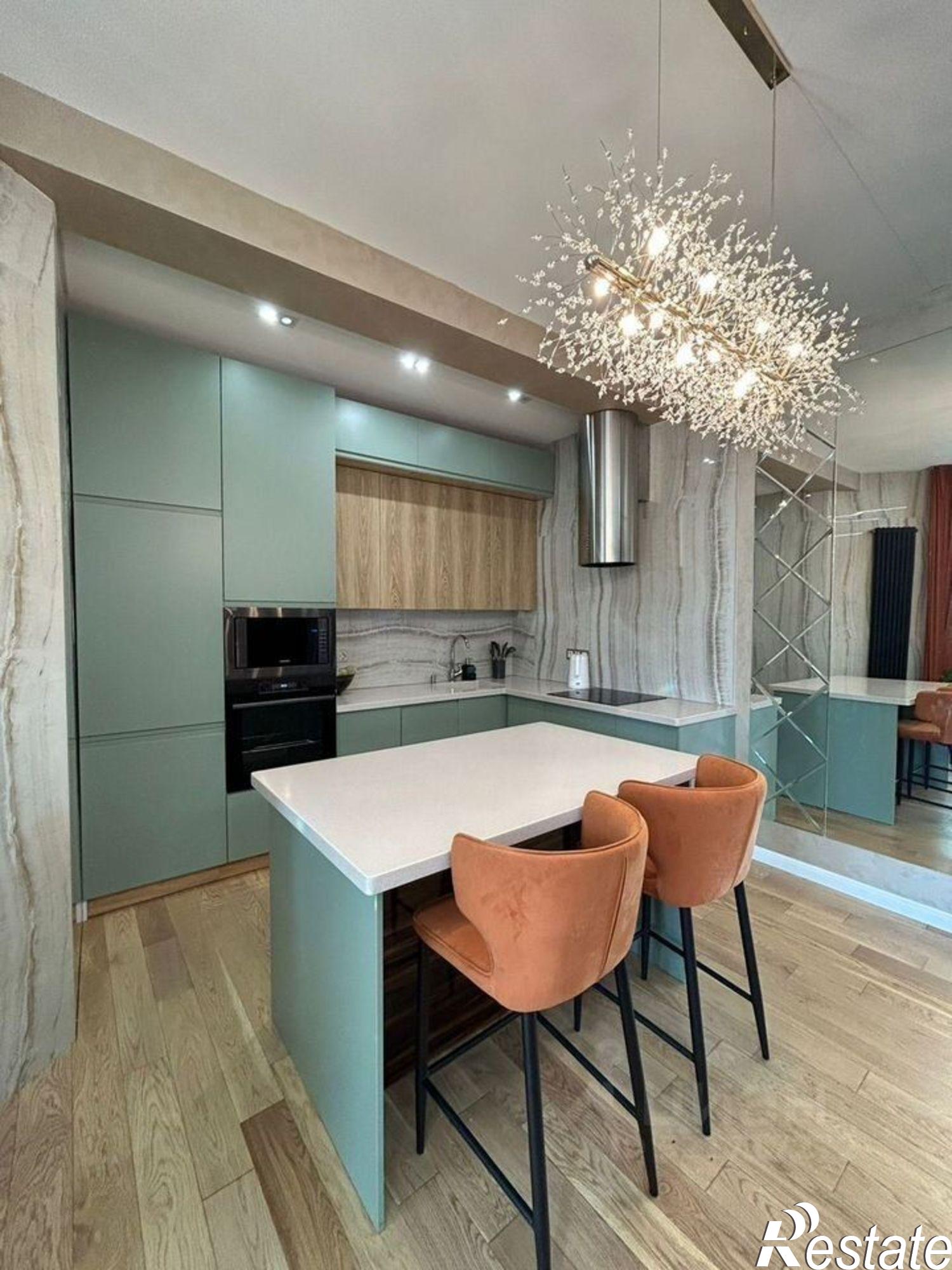 Сдать квартиру за 90 000 рублей на Чистопольская улица, 32