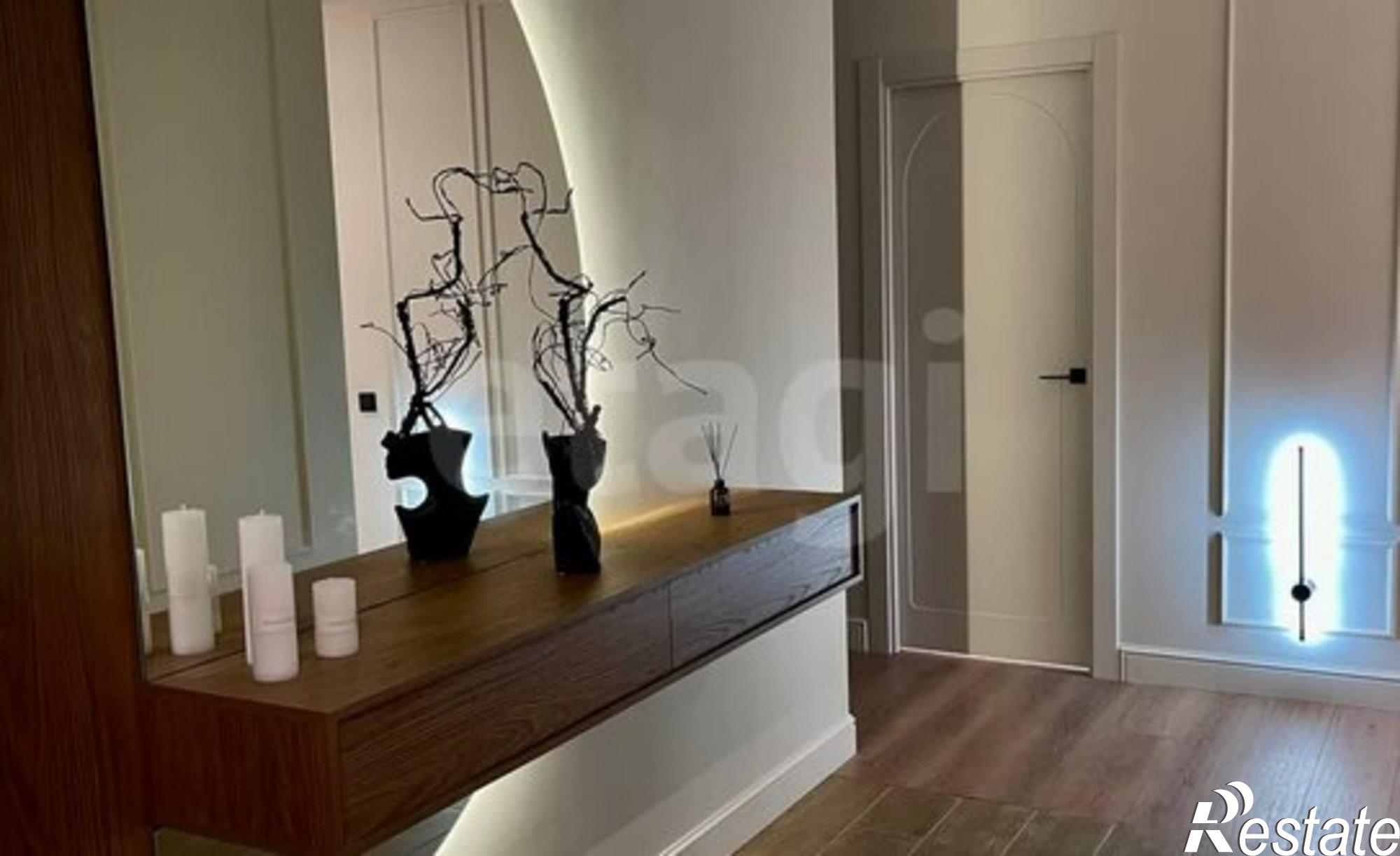 Купить квартиру за 27 000 000 рублей на Краснококшайская улица, 60