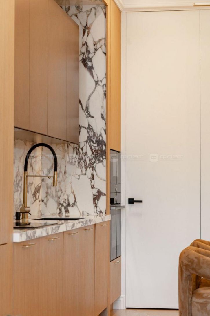 4-комн квартира ул. Право-Булачная, дом 51