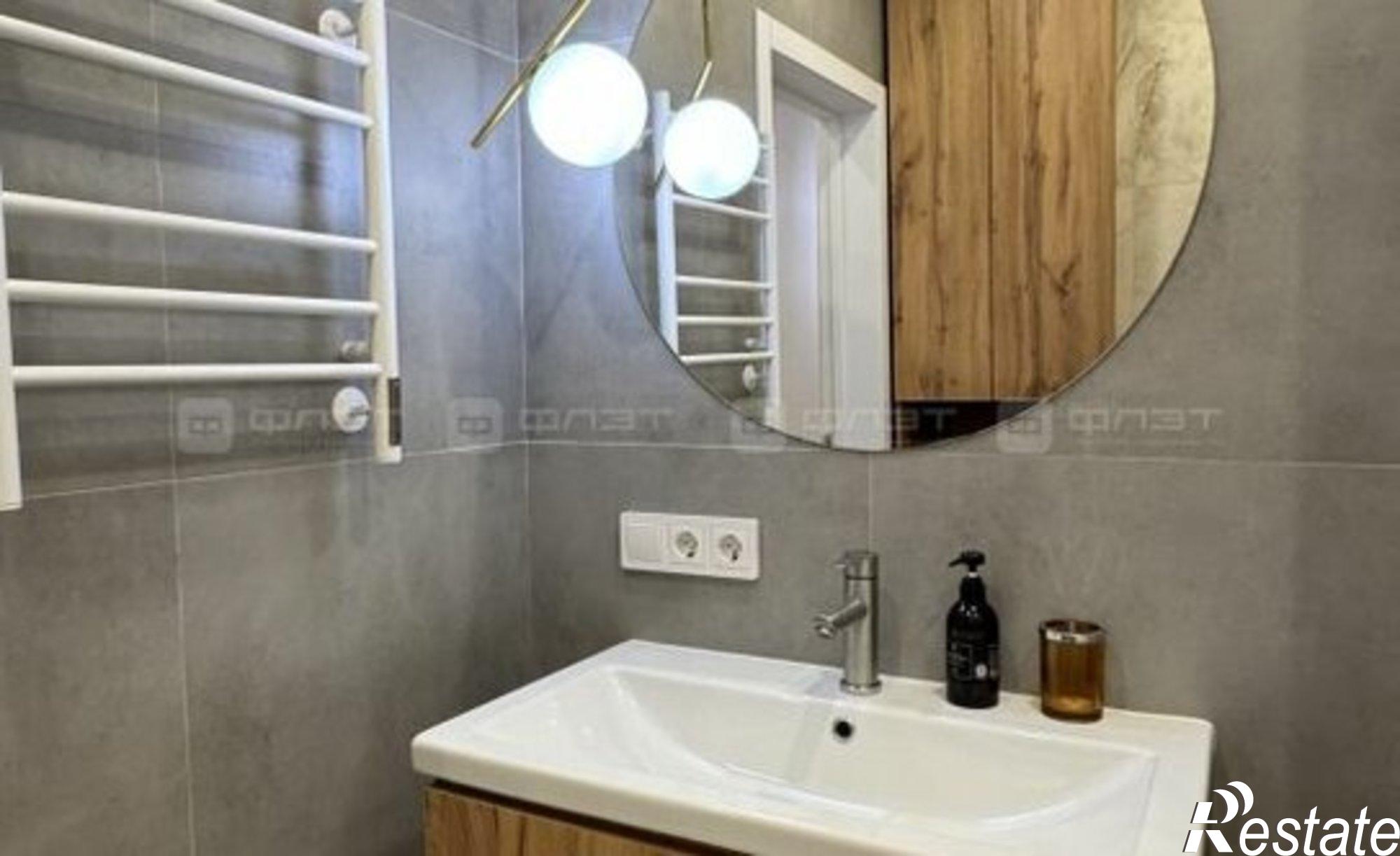 Купить квартиру за 9 999 990 рублей на улица Александра Курынова, 4