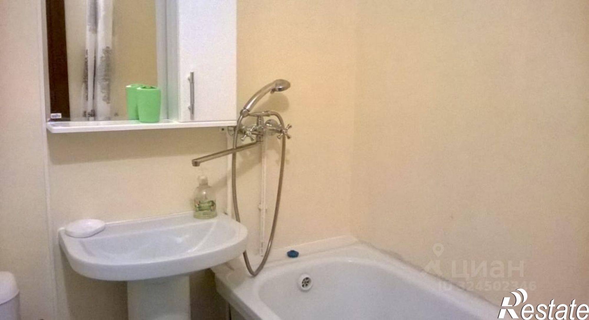 Сдать квартиру за 25 000 рублей на улица Андрея Адо, 16