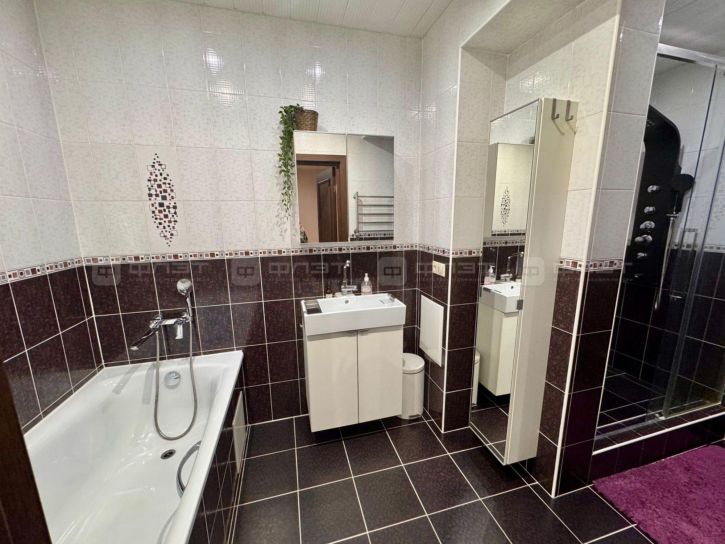 5-комн квартира тракт. Сибирский, дом 23Б