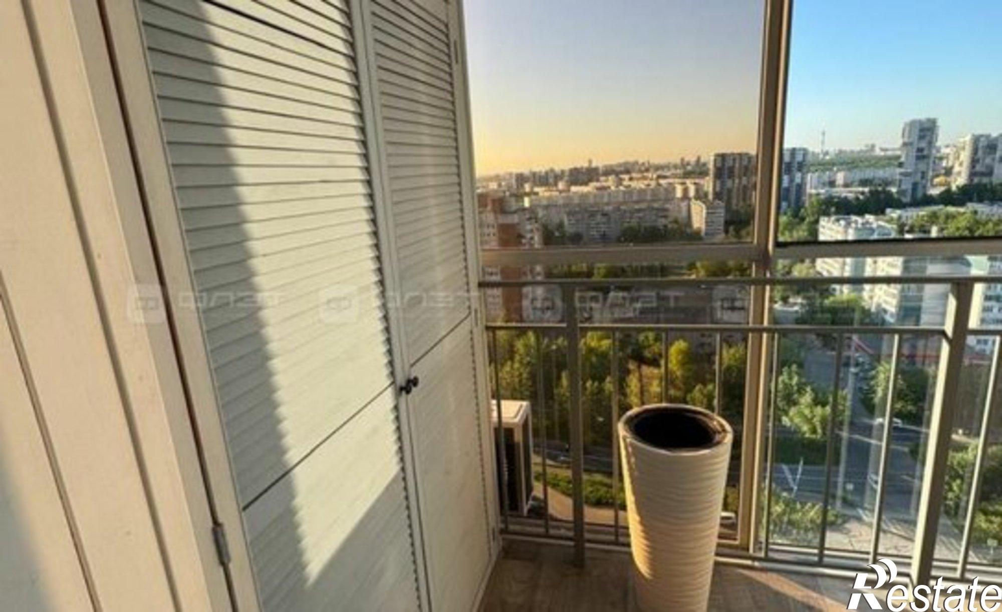 Купить квартиру за 25 000 000 рублей на ул Юлиуса Фучика, 14в