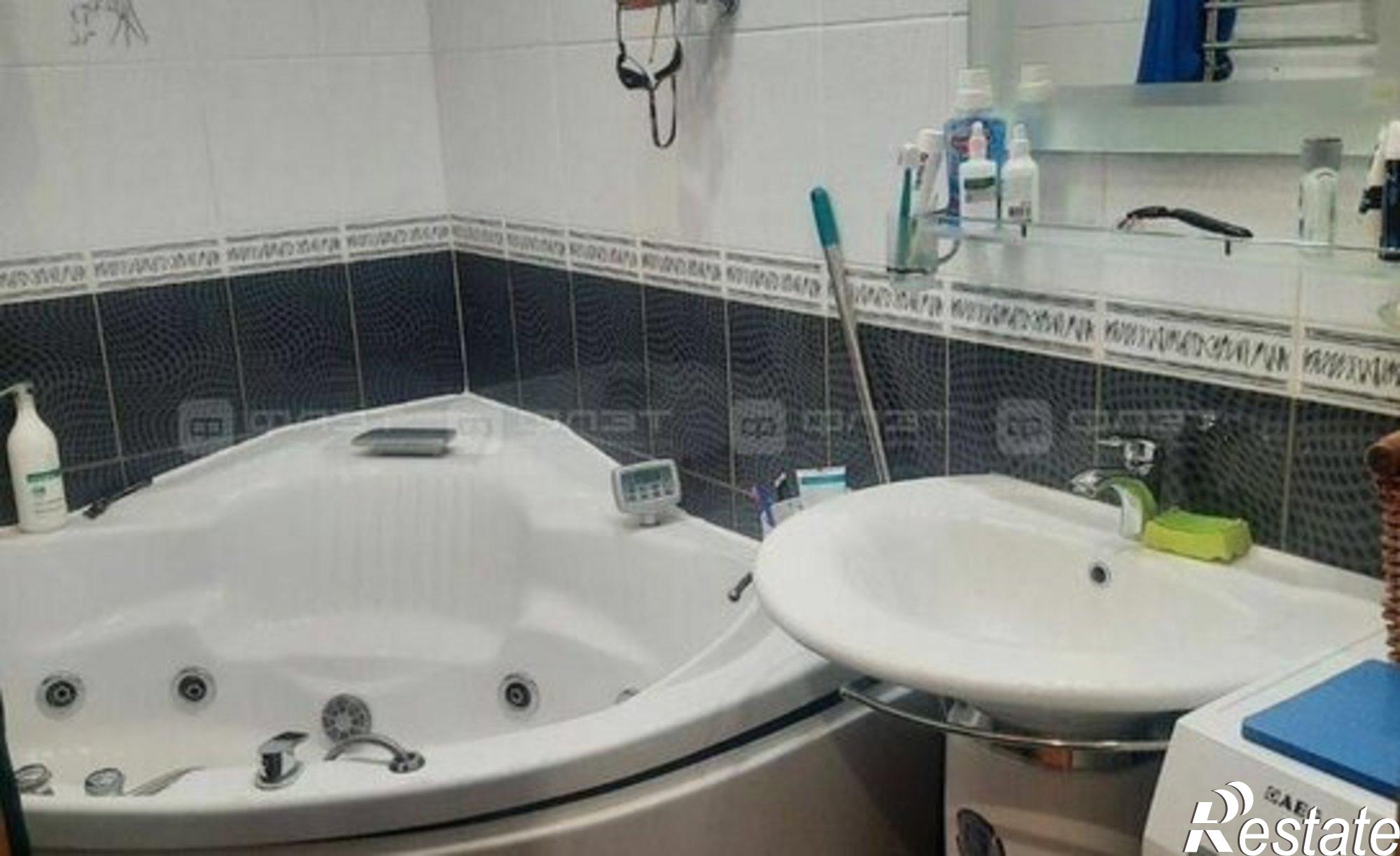 Купить квартиру за 15 000 000 рублей на улица Академика Павлова, 25