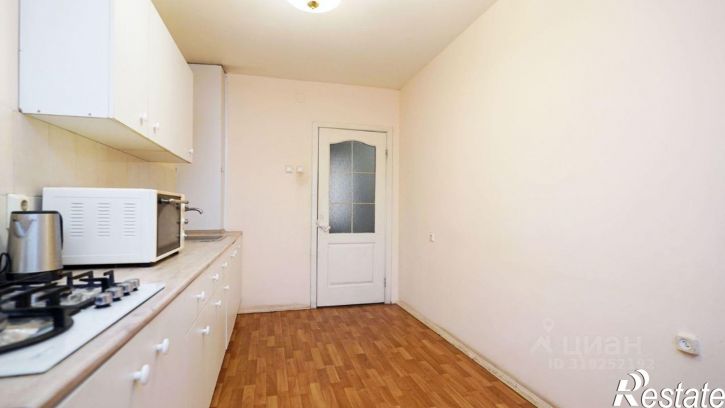3-комн квартира ул Глазунова, 10,  д. 10