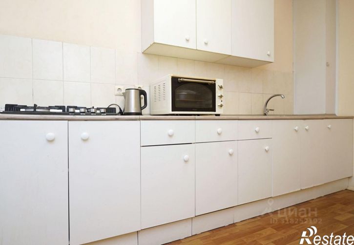 3-комн квартира ул Глазунова, 10,  д. 10