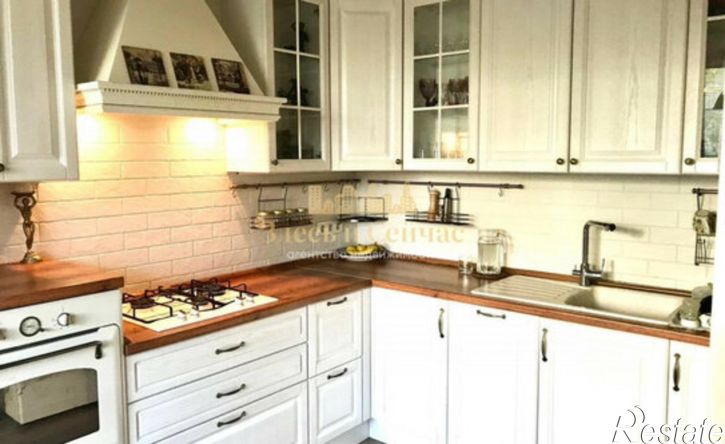 3-комн квартира улица Столярова, 15А,  д. 15А