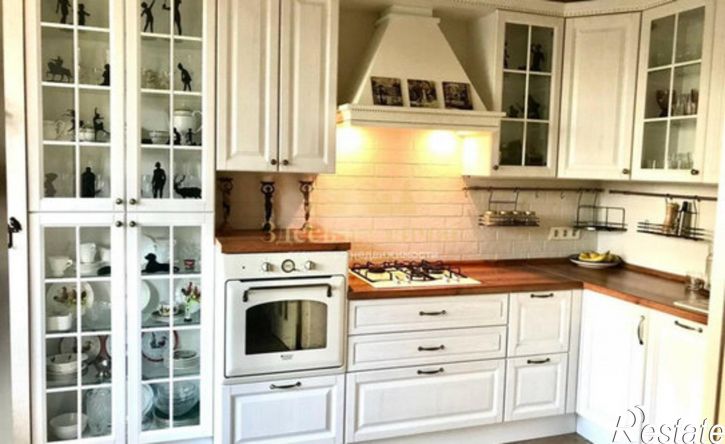 3-комн квартира улица Столярова, 15А,  д. 15А