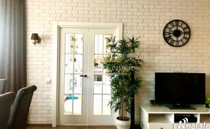 3-комн квартира улица Столярова, 15А,  д. 15А