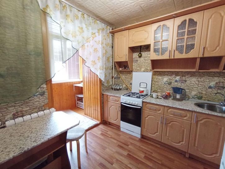 2-комн квартира Железнодорожников ул, 15