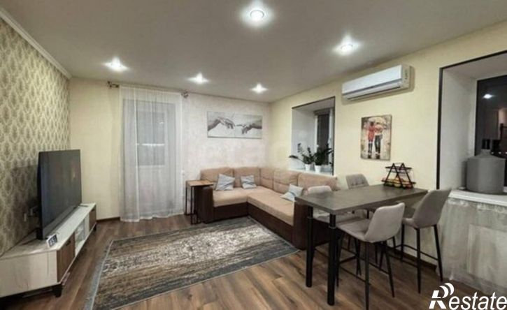 3-комн квартира проспект Победы, 90,  д. 90