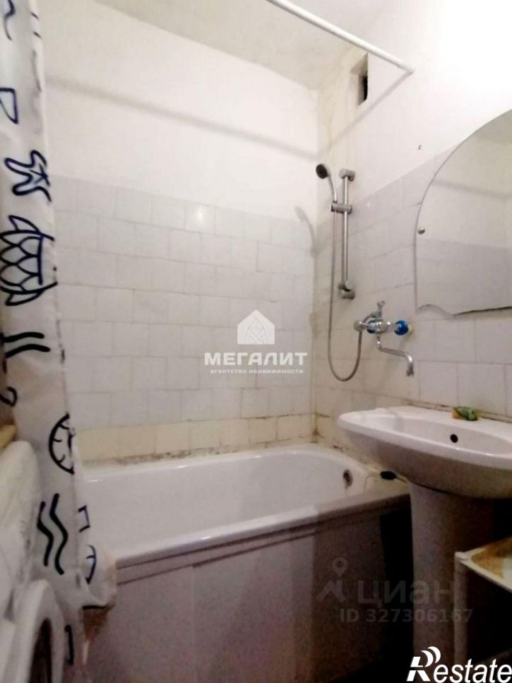 3-комн квартира ул Адоратского, 28,  д. 28