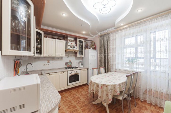 3-комн квартира ул. Болотникова, дом 9